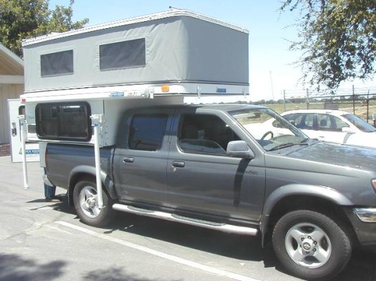 Nissan Frontier CrewCab 2.JPG