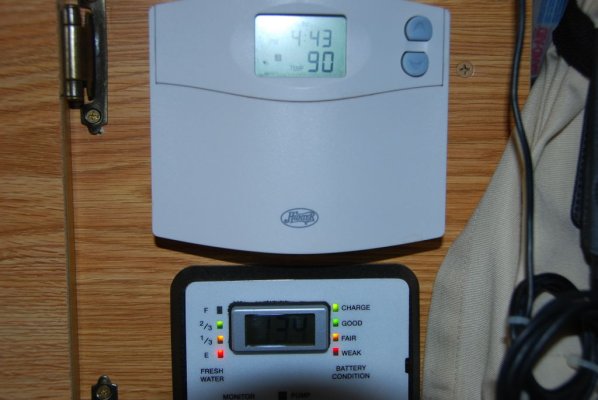 Hunter Thermostat - DSC_19550001.JPG