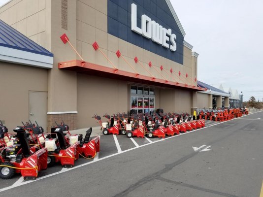 Lowes_Snowblowers_201801.JPG