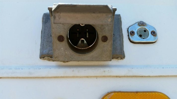 1976 R.D. Hall Edison Male Plug Recessed.jpg