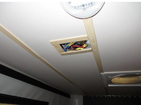 solar wiring junction box in ceiling.jpg