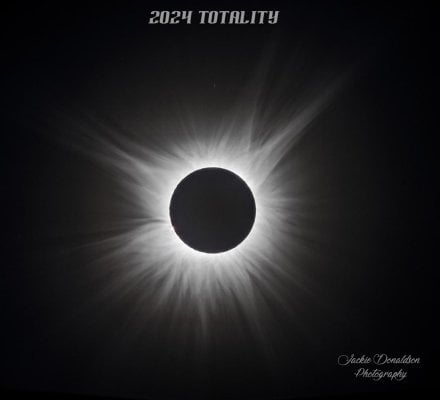 2024 totality corona blendw.jpg