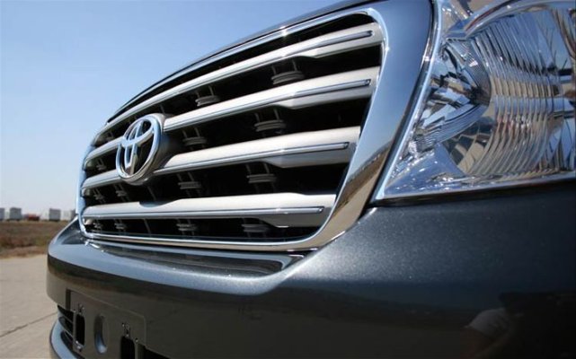 2008-toyota-land-cruiser-front-grill.jpg