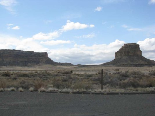 Fajada Butte and Chacra MesaA.jpg