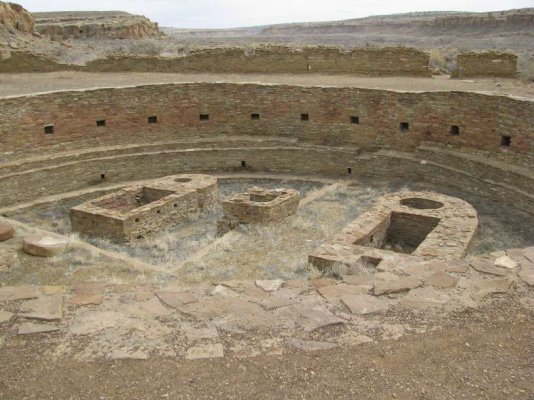 Chetro Ketl Great Kiva 1A.jpg