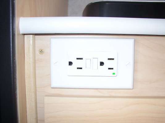 120v Outlet in cabinets.JPG