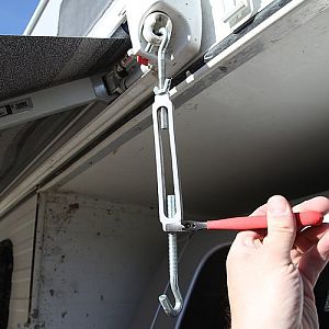 Emergency awning retractor