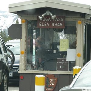 Tioga Pass entrance station