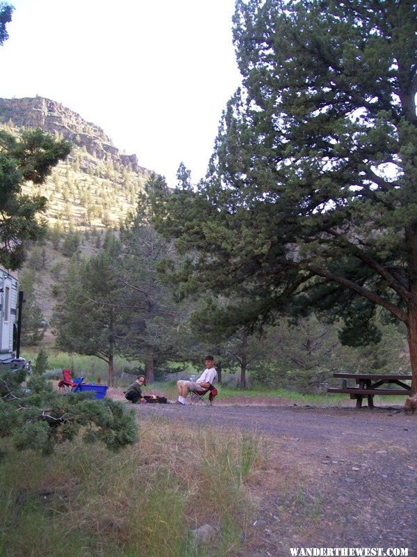 Camping at Lone Pine BLM Campground Crooked River, OR