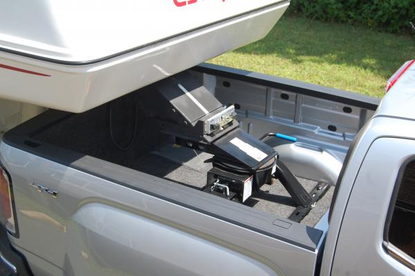 Closeup of the finished hitch-up.  The prior owner installed 2 grease-less plastic lubricating discs on the 5.0. They work fine.  No rattling of the h