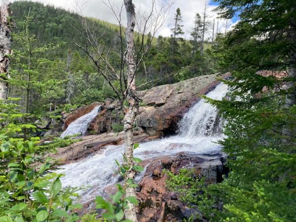 Many spectacular waterfalls