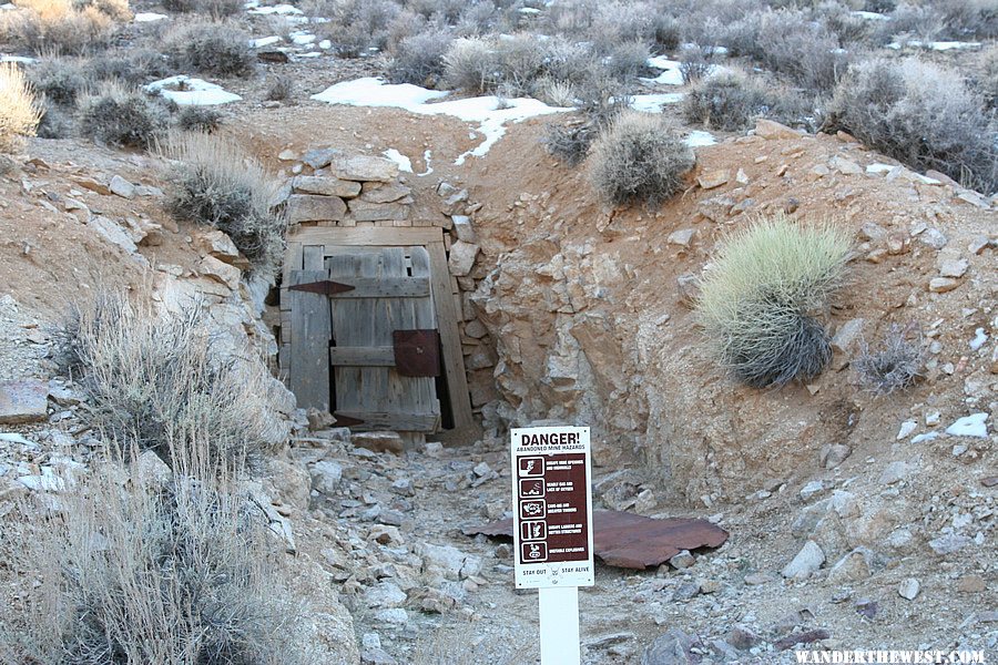 Old mine at Skidoo