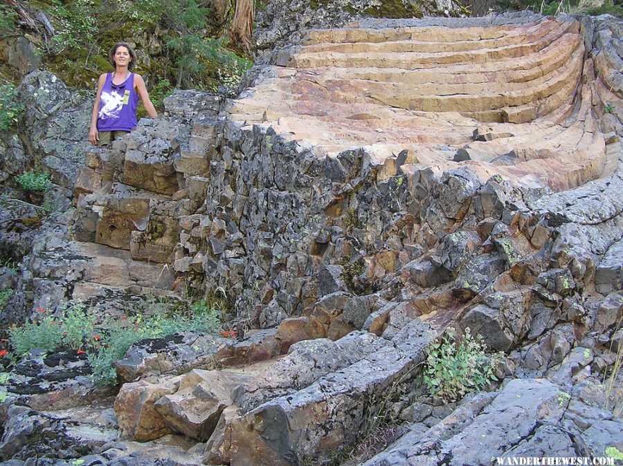 Postpile Outcrop 002