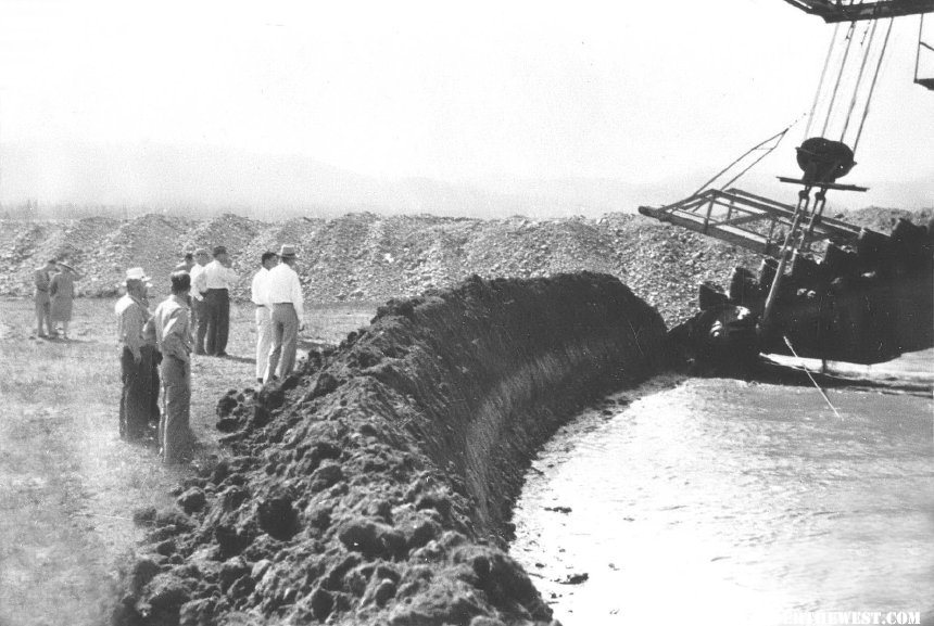 Sumpter Dredge in action